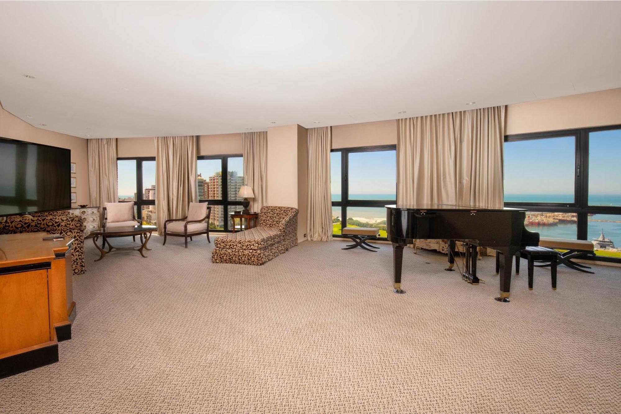 Sheraton Mar Del Plata Hotel Exterior photo A suite at the Hilton San Diego Bayfront