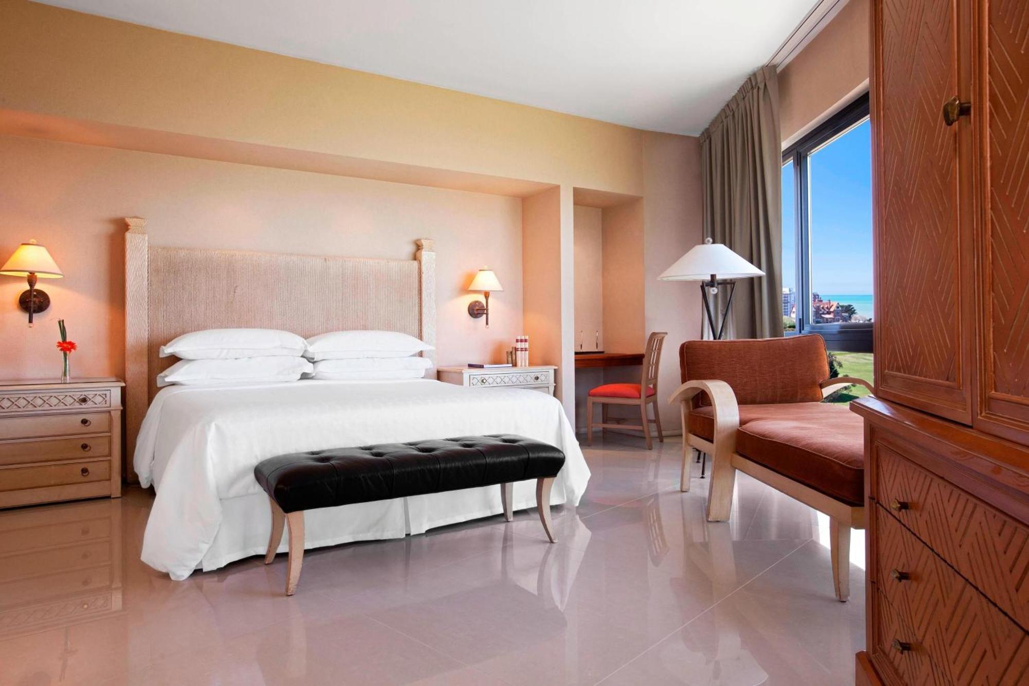 Sheraton Mar Del Plata Hotel Exterior photo A room at the hotel