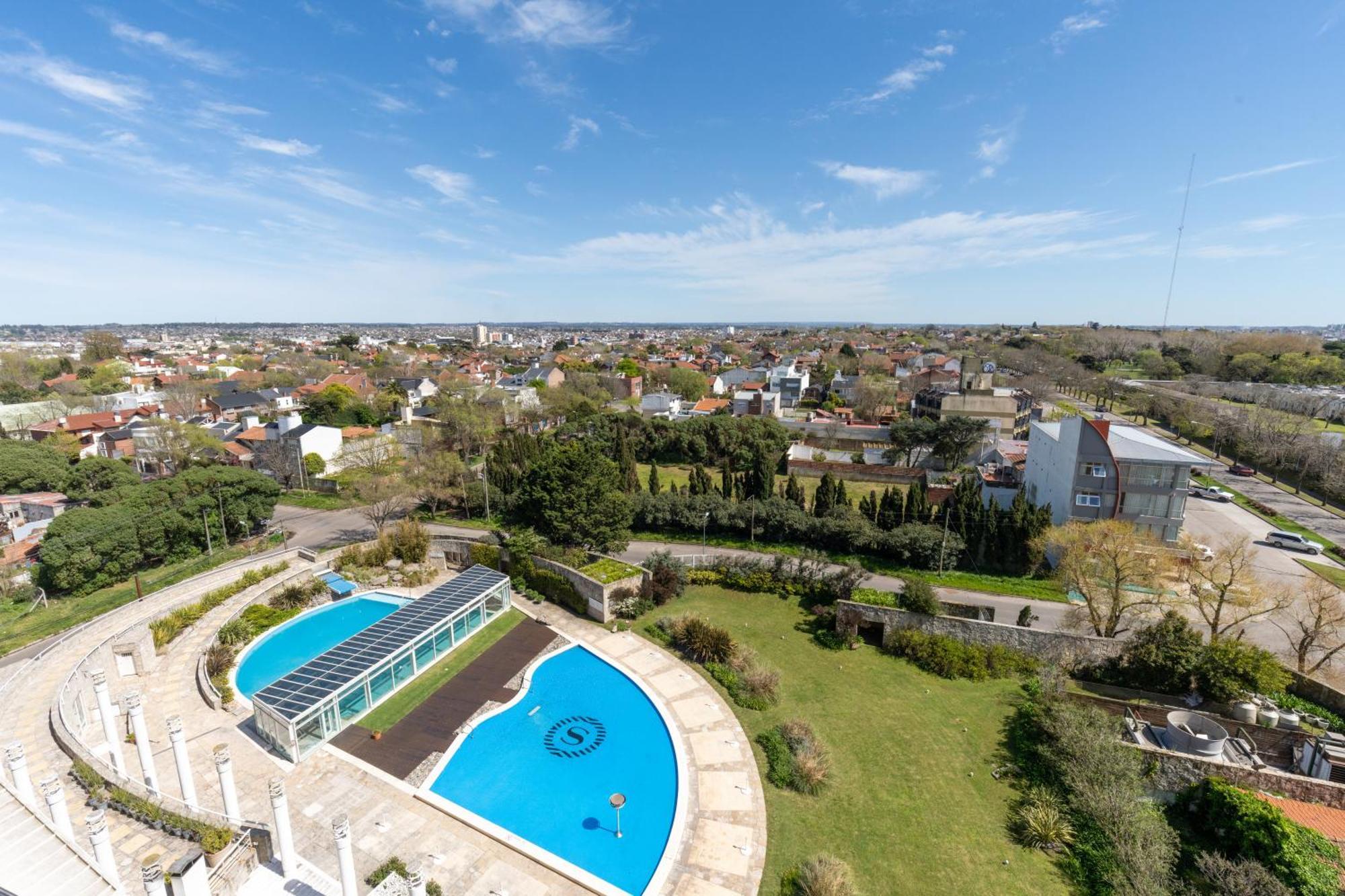 Sheraton Mar Del Plata Hotel Exterior photo Aerial view of the swimming pool